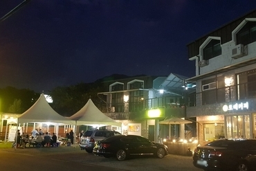 로베펜션 야경